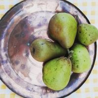 Poached pears with cardamom